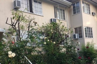 1114 N Sweetzer Ave, Unit #A in West Hollywood, CA - Building Photo