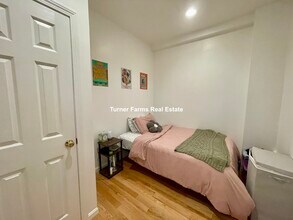 1077 Beacon St, Unit B in Brookline, MA - Building Photo - Building Photo