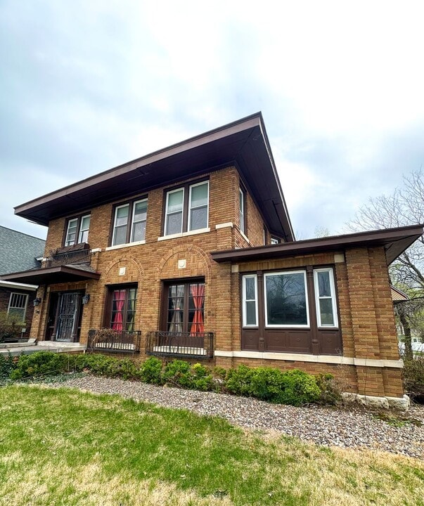2200 Broadway St in Quincy, IL - Building Photo