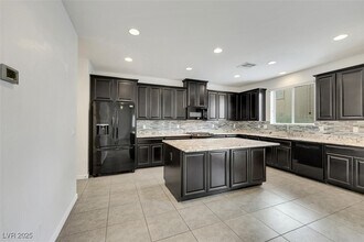 12391 Pinetina St in Las Vegas, NV - Foto de edificio - Building Photo