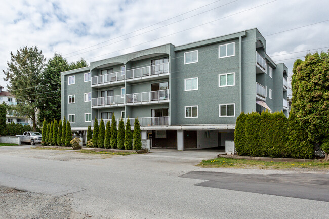 3015 Cambridge St in Port Coquitlam, BC - Building Photo - Building Photo