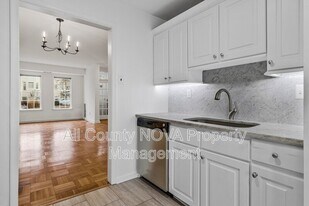 123 E St SE in Washington, DC - Building Photo