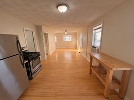 347 Woonasquatucket Ave, Unit 1 in North Providence, RI - Building Photo