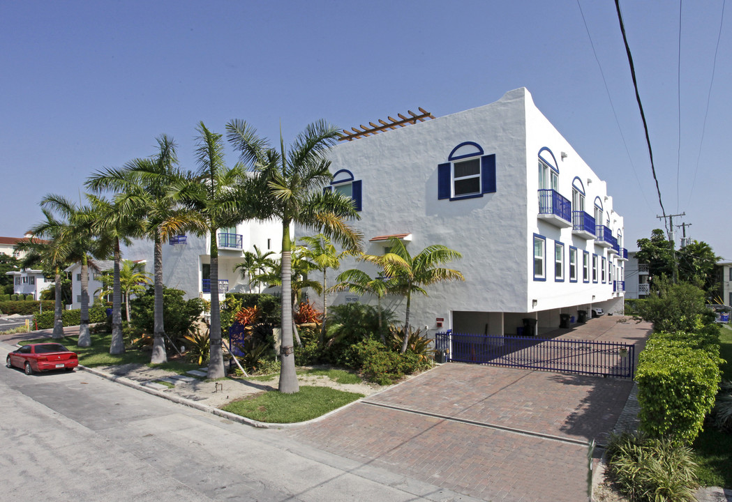 Lotus Townhomes in Miami Beach, FL - Building Photo