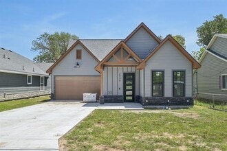 2936 Henry Rd in Lancaster, TX - Building Photo - Building Photo