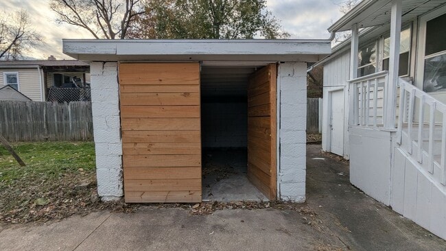 527 Akins Ct in Akron, OH - Building Photo - Building Photo