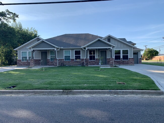 103 W McGee St in Sherman, TX - Building Photo - Building Photo