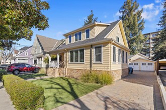 231 Cowper St in Palo Alto, CA - Foto de edificio - Building Photo