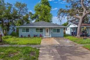 2562 18th Ave N in St. Petersburg, FL - Building Photo