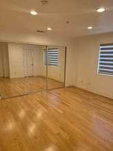 15053 Victory Blvd in Los Angeles, CA - Foto de edificio - Building Photo