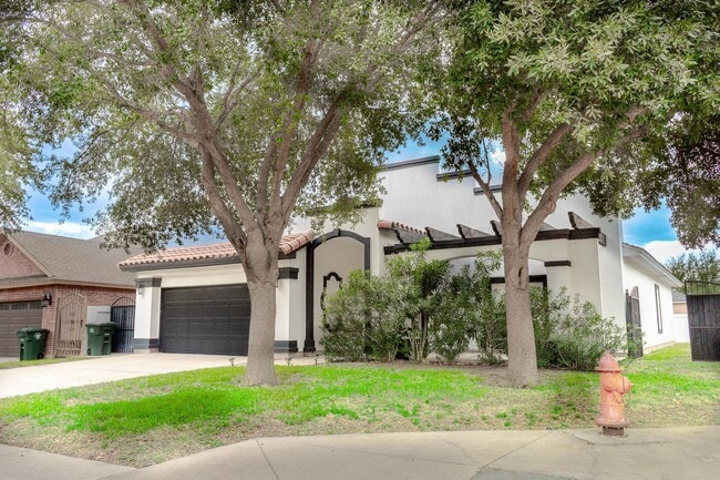 10620 Porfirio Dr in Laredo, TX - Building Photo - Building Photo