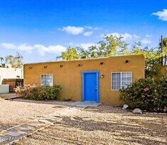 5327 E Taylor St in Phoenix, AZ - Building Photo