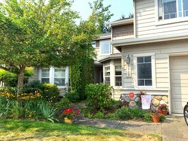 4818 NE 5th Ct in Renton, WA - Building Photo