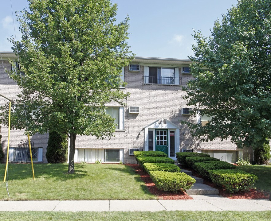 Pine Apartments in Pontiac, MI - Foto de edificio