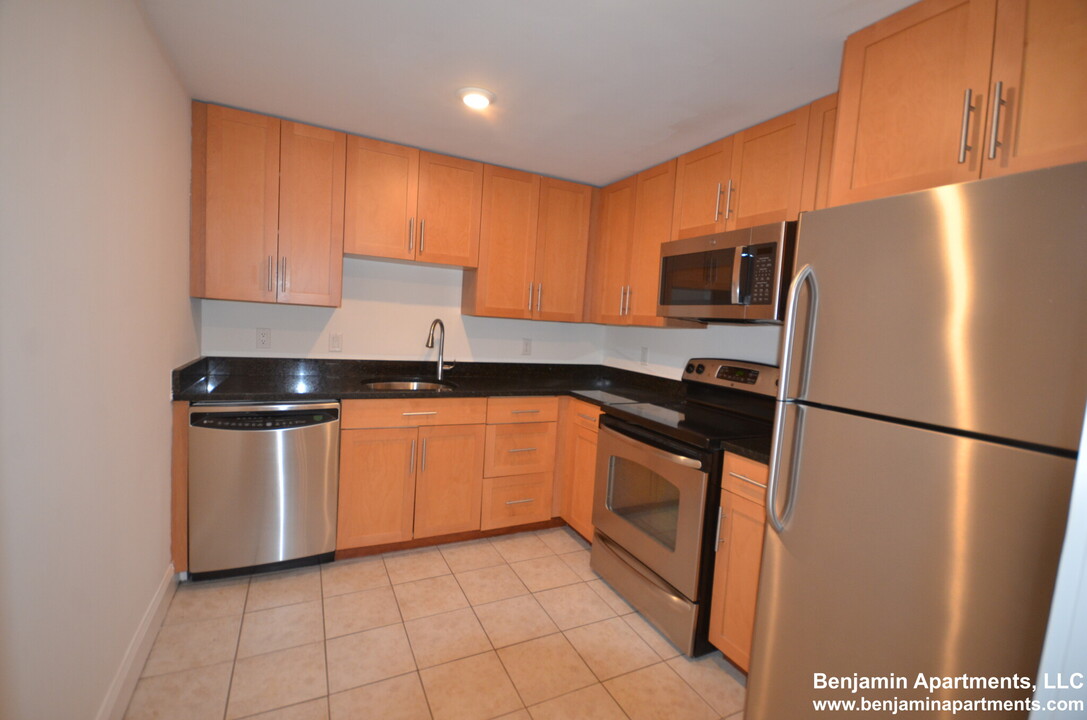 60 Brattle St, Unit 105 in Cambridge, MA - Building Photo