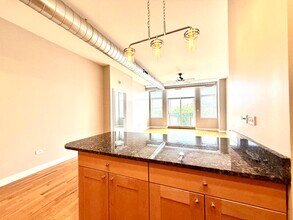 837 S Western Ave in Chicago, IL - Building Photo - Building Photo