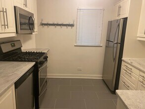 4246 N Keeler Ave, Unit Apt B in Chicago, IL - Building Photo - Building Photo