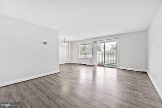 1001 Chillum Rd, Unit 209 in Hyattsville, MD - Building Photo - Building Photo