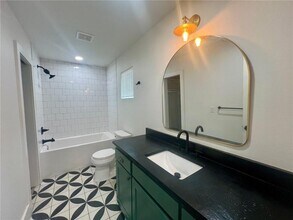 858 NW B St in Bentonville, AR - Building Photo - Building Photo