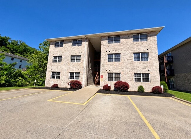 323 Creekside Dr