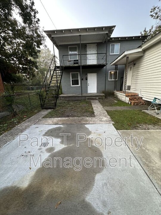 1 W 35th St in Savannah, GA - Building Photo