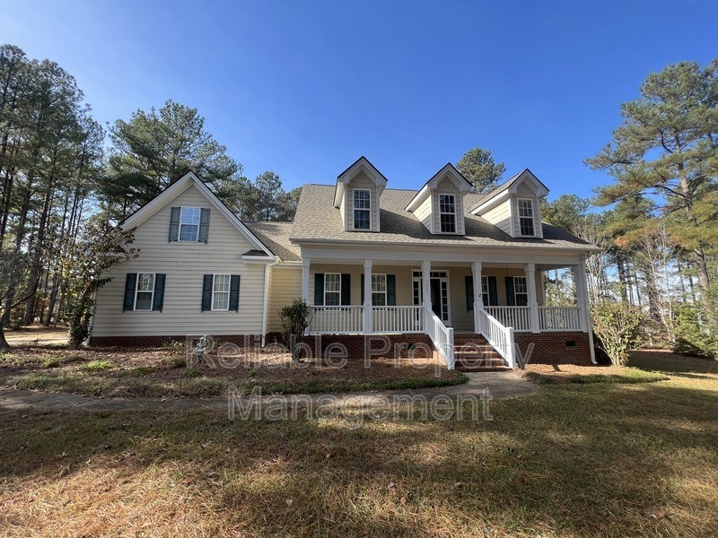 1007 Swift Creek Dr in Clayton, NC - Foto de edificio