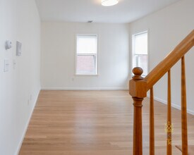 5 Davis Ave in Brookline, MA - Building Photo - Building Photo