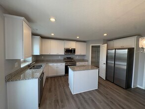 705 Poplar Cir in Belton, MO - Building Photo - Building Photo