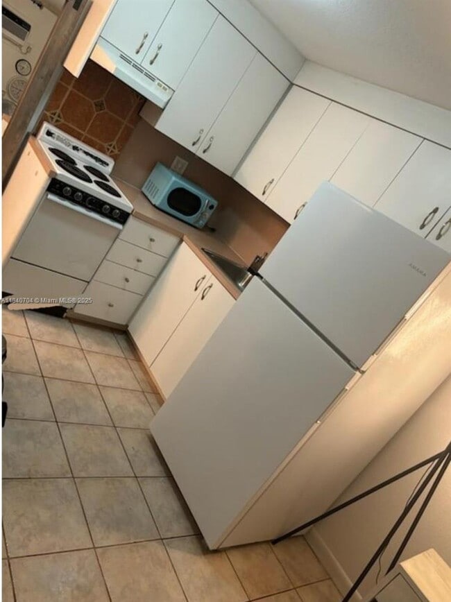 117 Curtiss Pkwy in Miami Springs, FL - Building Photo - Building Photo