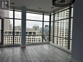 637 Lake Shore Blvd W in Toronto, ON - Building Photo