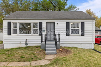 8231 Fay Dr in Berkeley, MO - Building Photo - Building Photo