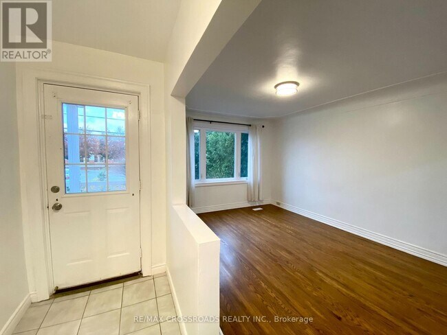 140 Gray Rd in Hamilton, ON - Building Photo - Building Photo