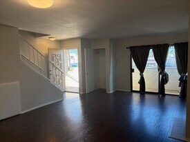 7226 Jordan Ave, Unit 4 in Canoga Park, CA - Building Photo