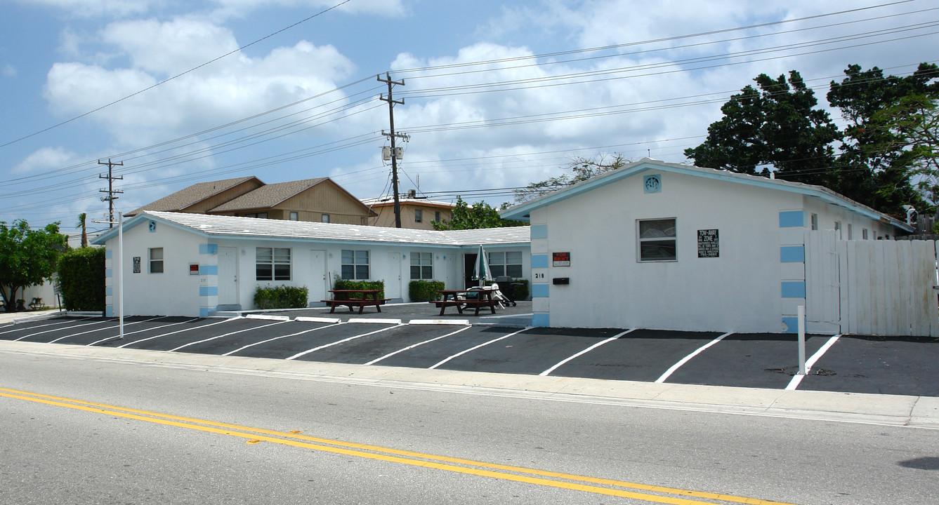 218 N A St in Lake Worth, FL - Foto de edificio