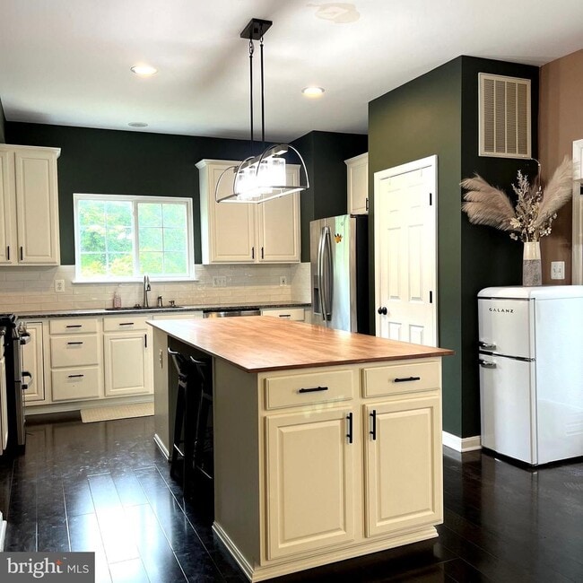 24 Azalea St in Fredericksburg, VA - Building Photo - Building Photo