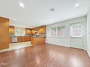 2911 Stevens St in Montrose, CA - Building Photo - Building Photo