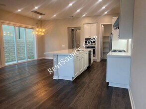 27227 W Coyote Bush Ct in Valencia, CA - Building Photo - Building Photo