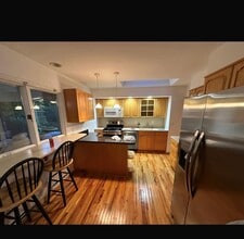 18 Greenwich Rd in Smithtown, NY - Foto de edificio - Building Photo