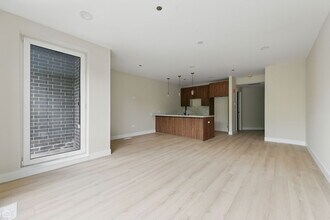 3045 W Irving Park Rd in Chicago, IL - Building Photo - Building Photo