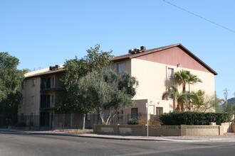 Hatcher Heights in Phoenix, AZ - Foto de edificio - Building Photo