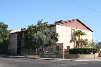 Hatcher Heights in Phoenix, AZ - Building Photo - Building Photo