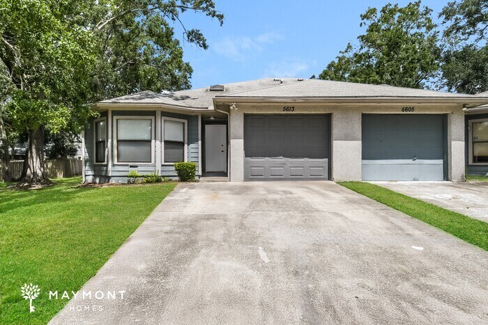 5613 Pinebay Cir N in Jacksonville, FL - Building Photo