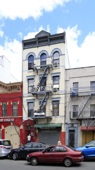 696 Courtlandt Ave in Bronx, NY - Building Photo