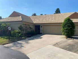 5712 34th St Ct W in Bradenton, FL - Building Photo