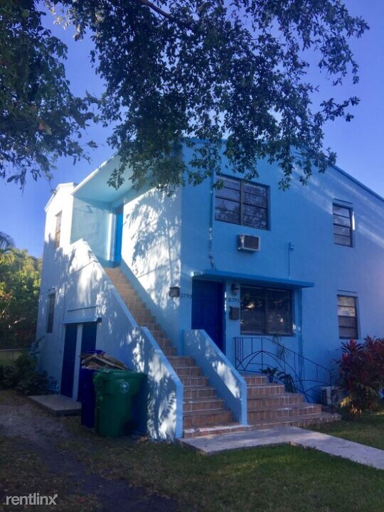 3793 SW 26th Terrace in Miami, FL - Building Photo