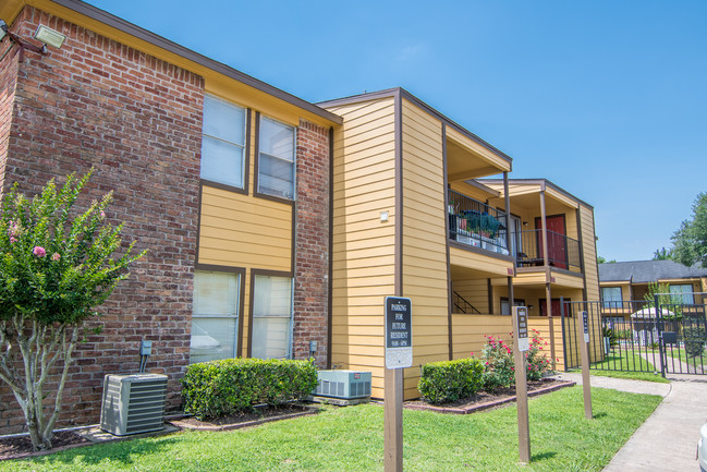 Willow Ridge Apartments in Houston, TX - Foto de edificio - Building Photo