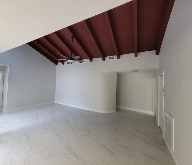 4105 N 48th Ave in Hollywood, FL - Building Photo - Building Photo