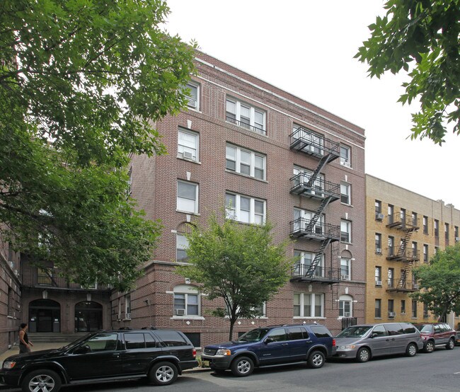 31-69 33rd St in Astoria, NY - Building Photo - Building Photo