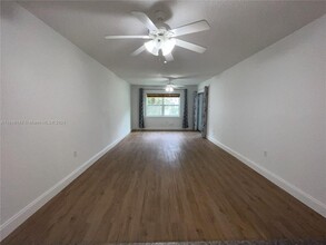 7300 NW 5th Ct, Unit #205 in Margate, FL - Foto de edificio - Building Photo