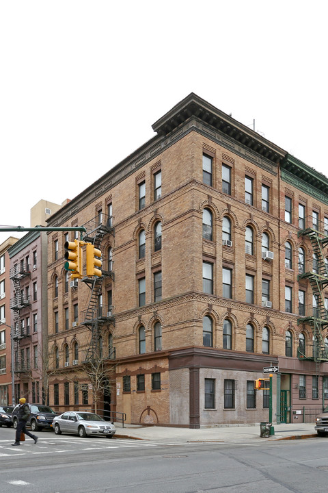 322 W 117th St in New York, NY - Foto de edificio